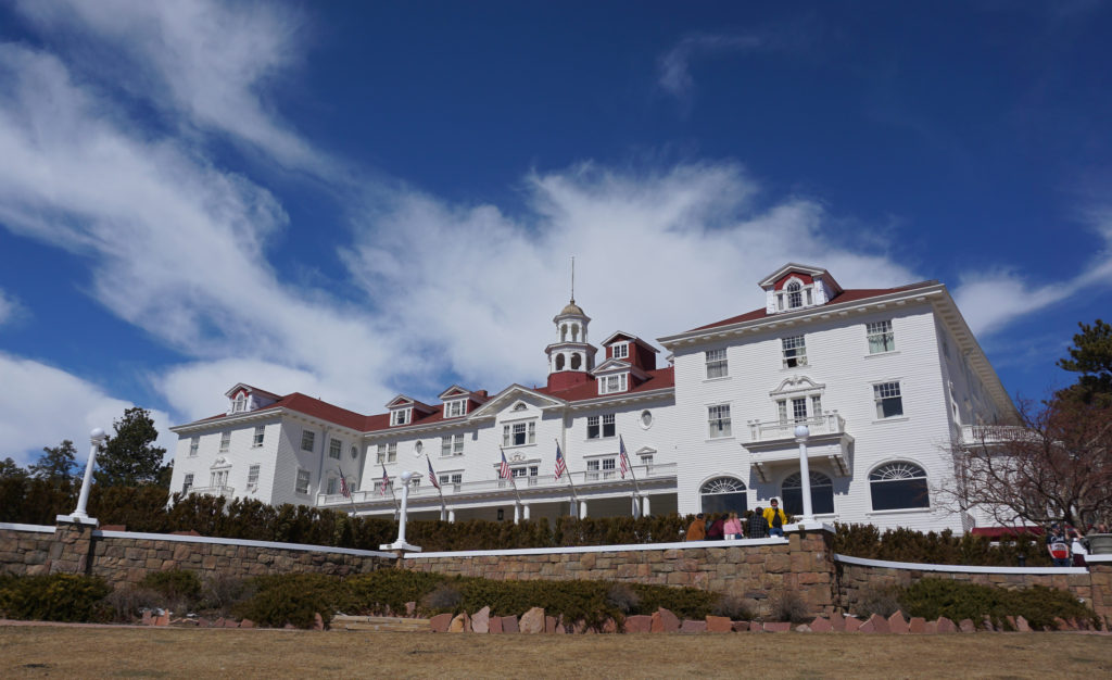 The Stanley Hotel grounds are a fun place to visit with kids. You can explore the grounds, including a hedge maze, and the lobby for free. This is a great winter destination in Estes Park.